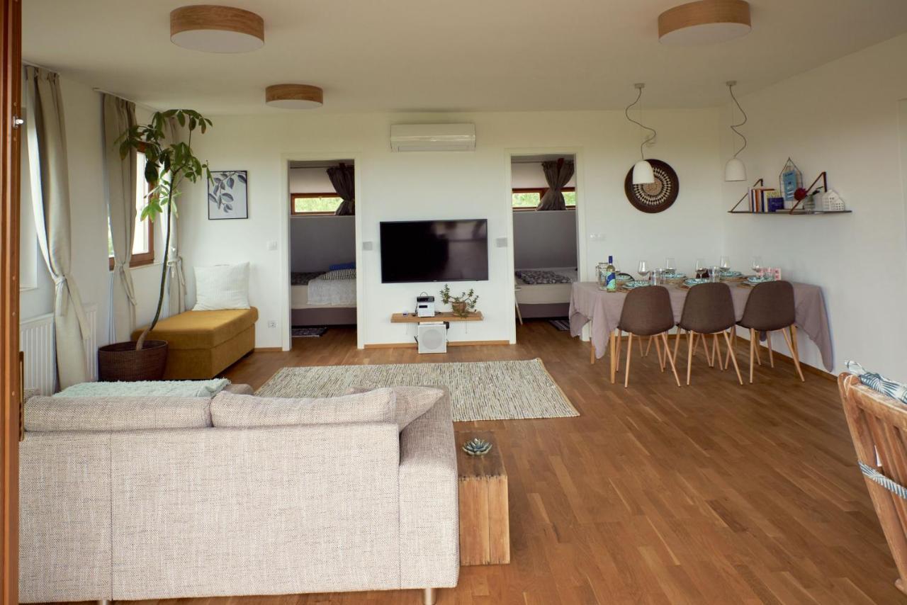 Hello Balaton Apartment Alsoors Bagian luar foto