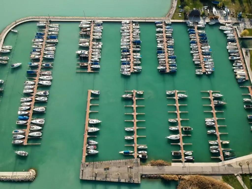 Hello Balaton Apartment Alsoors Bagian luar foto